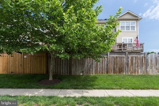 Building Photo - 43237 Highgrove Terrace