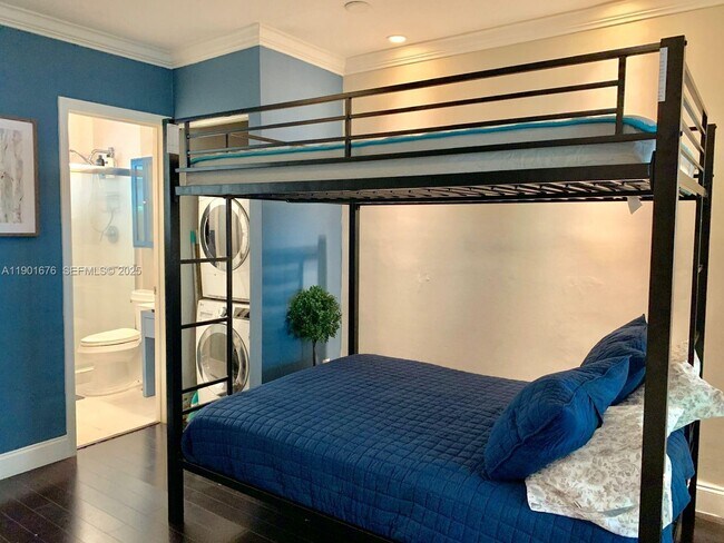 Building Photo - 825 Euclid Ave