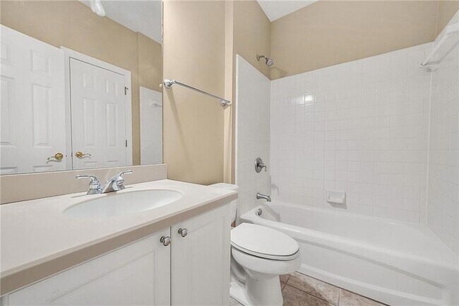 Building Photo - 225 Lake Summit View