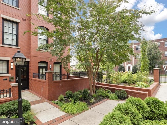 Building Photo - 1701 16th St N