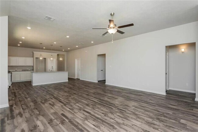 Building Photo - 5118 Leaning Tree