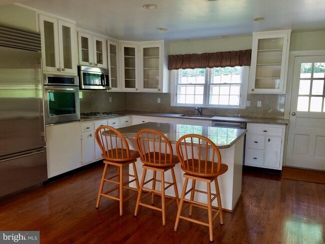 Building Photo - 128 Avon Rd