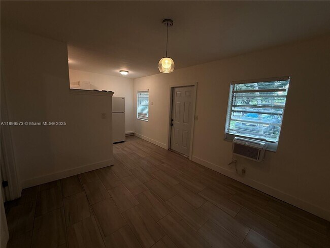Primary Photo - 930 SW 29th St
