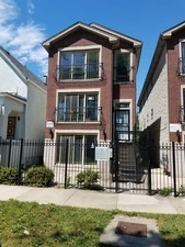 Primary Photo - 6344 S Rhodes Ave