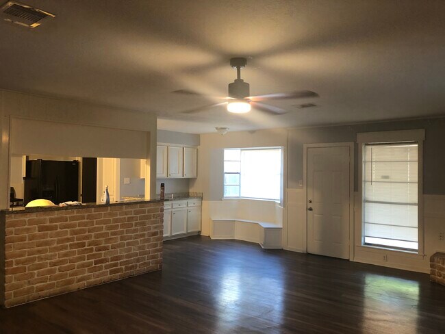 Building Photo - 10915 Gatlinburg Dr