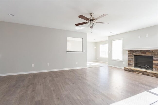 Building Photo - 107 Grandview Dr