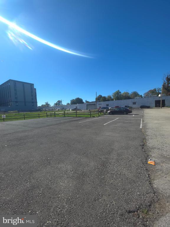 Building Photo - 3404 W Commissioner St