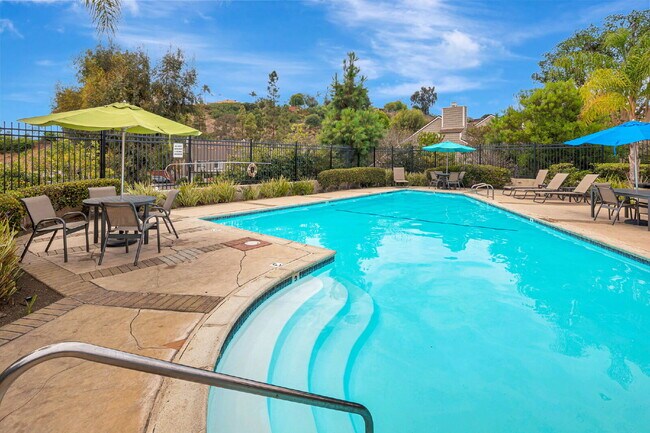 Building Photo - Stunning Bay Ho Townhome with Resort-Style...