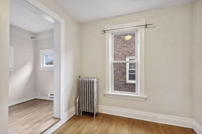 Building Photo - 2515 Lyndale Ave S