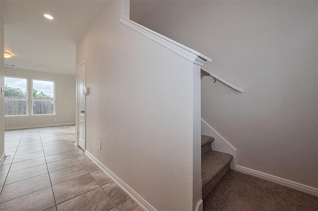 Building Photo - 16360 Oakside Hollow Ln