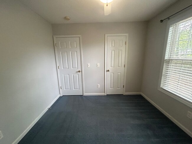 Building Photo - 208 Charles Towne Ct