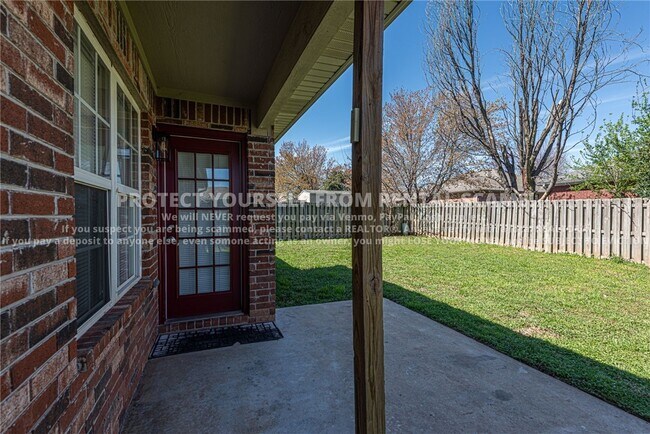 Building Photo - 3806 SW Hansom Loop