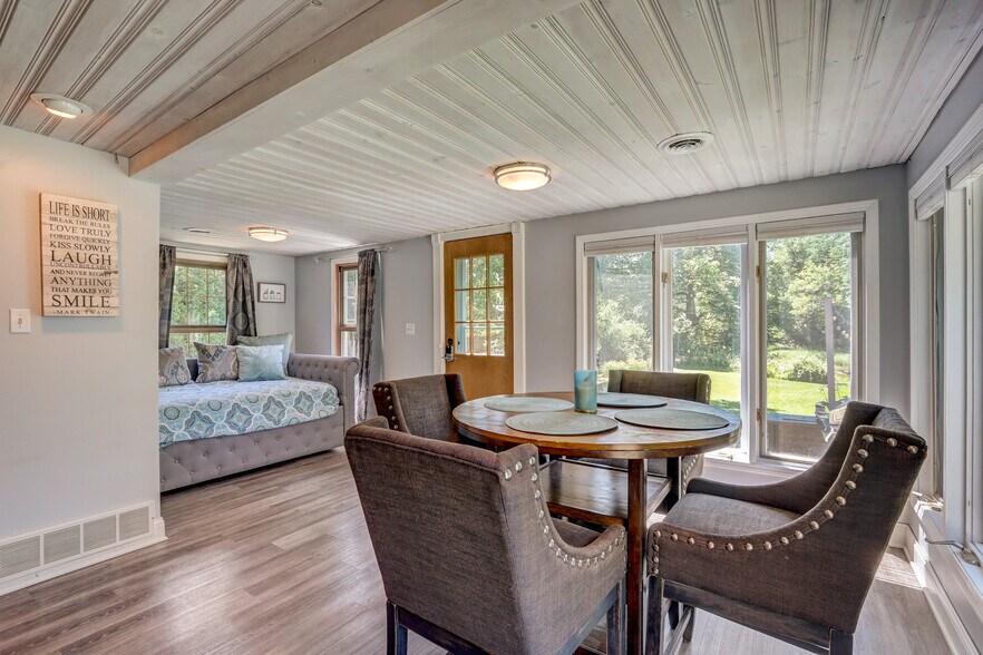 Dining Area w/ Office Space - 1745 Covered Bridge Rd