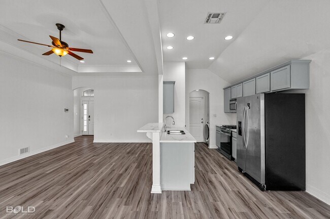 Building Photo - 521 Linnhurst Dr