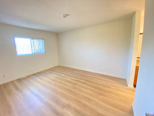 Building Photo - *Special* Charming 2 bedroom 2 bathroom Condo in Oceanside!