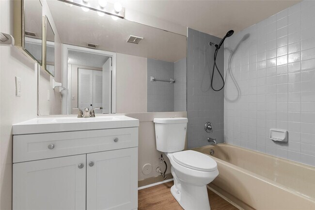 Building Photo - 5200 NW 31st Ave