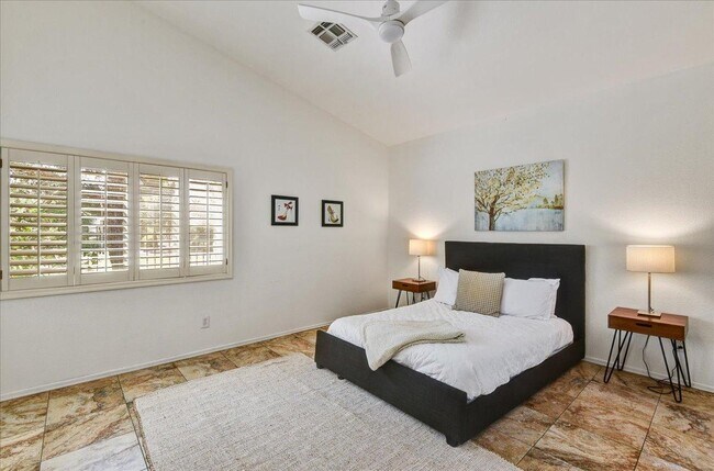 Building Photo - 3247 E Maldonado Dr