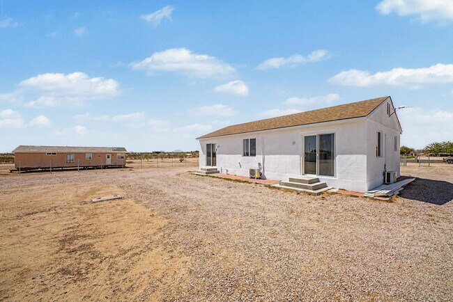 Building Photo - 34233 W Sahuaro St