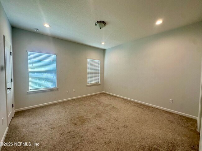 Building Photo - 215 Pine Bluff Dr