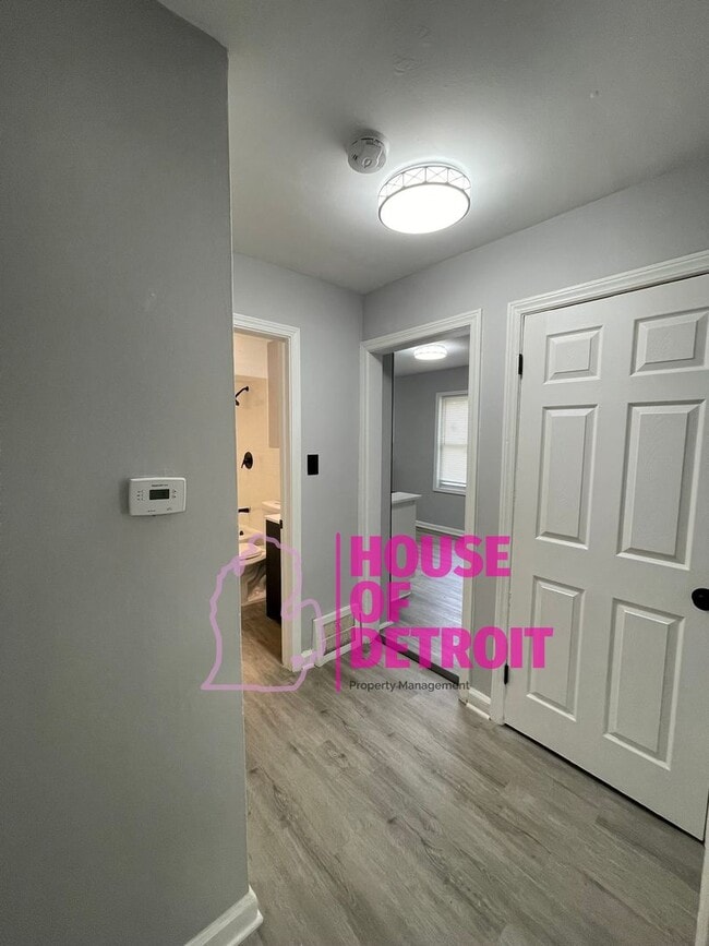 Building Photo - Beautiful 3 Bedroom Single Family ~Summer ...