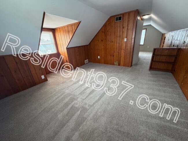 Building Photo - 1047 Blakley Dr