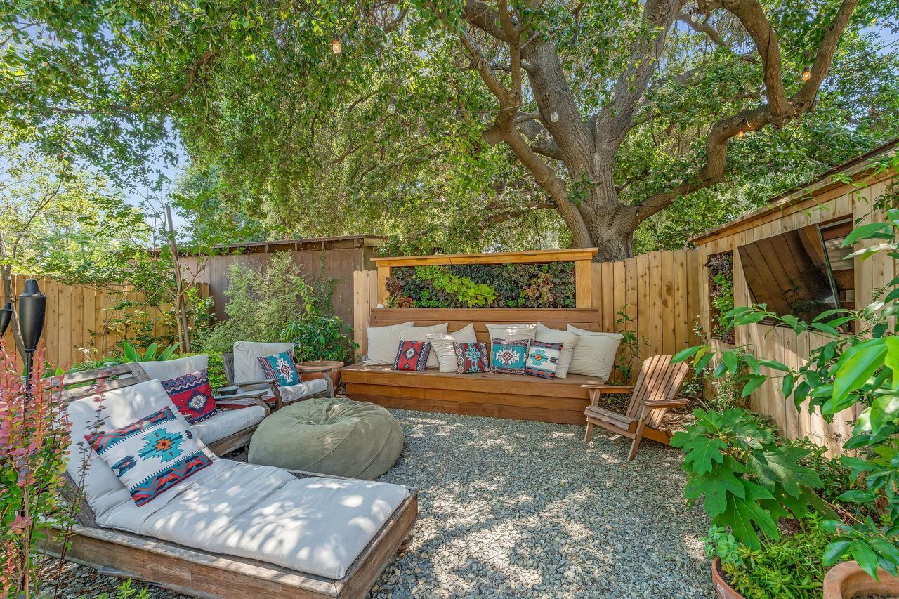 Building Photo - 1053 N Mar Vista Ave