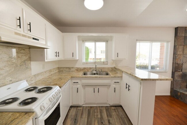 Building Photo - 1202 Buena Vista