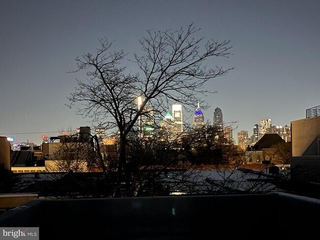 Building Photo - 1929 Titan St