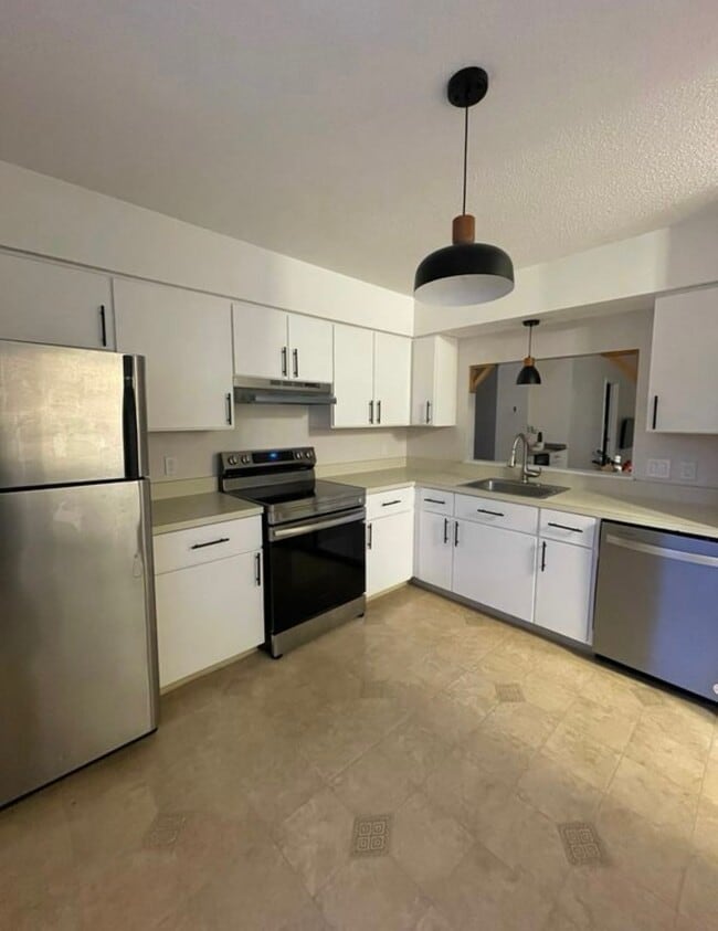Building Photo - 66 Simsbury Landing