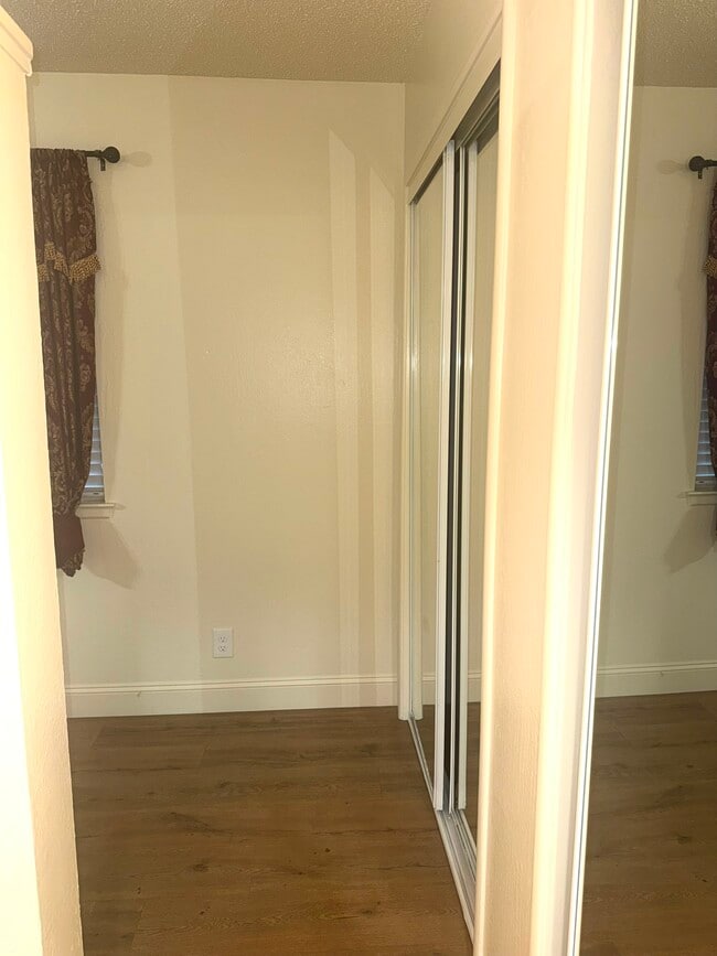 Building Photo - 4548 N Meridian Ave