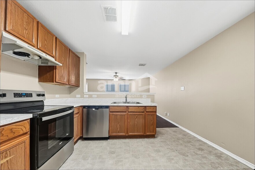 Building Photo - 1120 Boxwood Dr