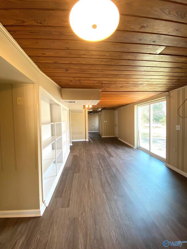 Building Photo - 6504 Whitesburg Dr