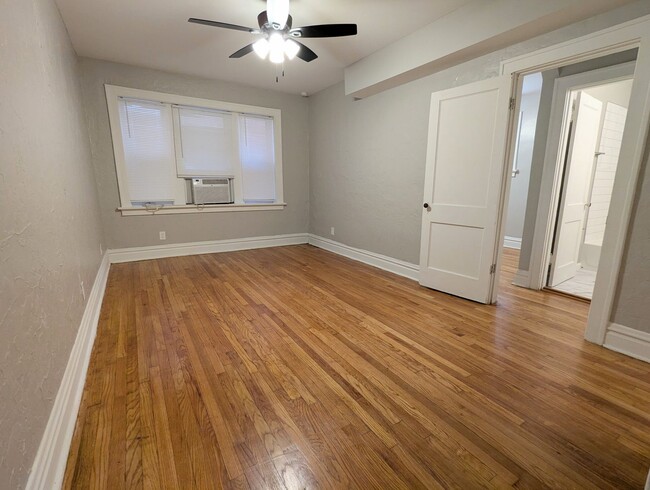 Building Photo - Freshly Updated Southampton 1 Bedroom