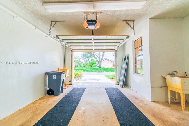 Building Photo - 5289 Fairway Woods Dr