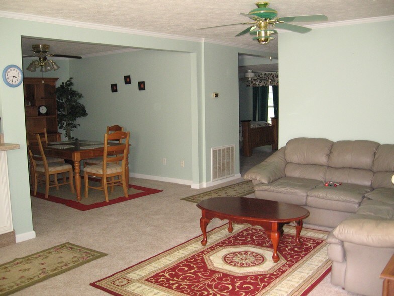 Building Photo - 1943 Knox Rd