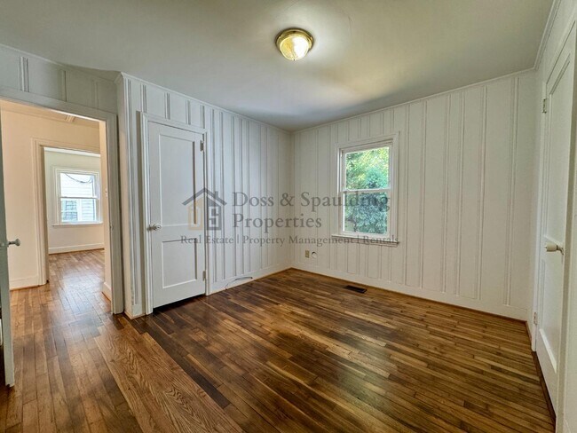 Building Photo - 1617 Roseland St
