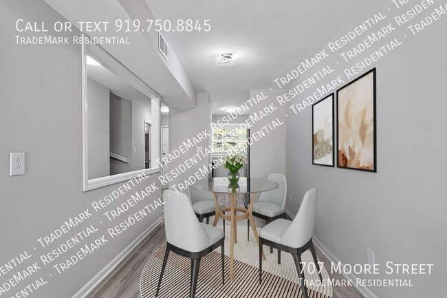 Building Photo - 707 S Moore St