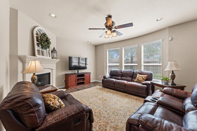 Building Photo - 406 Oak Stream Dr