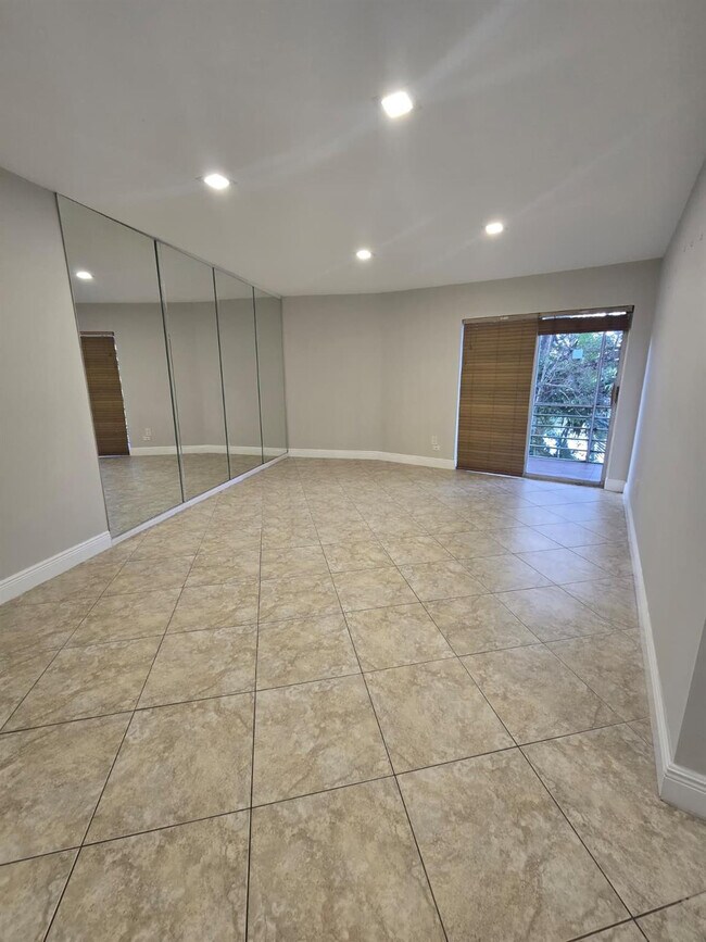 Building Photo - 4121 Stirling Rd