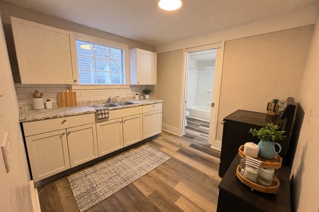 Building Photo - Spacious 5-Bedroom Rental with Bonus Room, Patio & First-Floor Full Bath