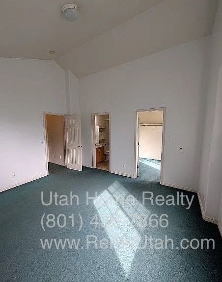 Building Photo - 2058 California Ave