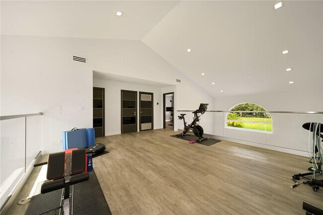 Building Photo - 11839 Highland Pl