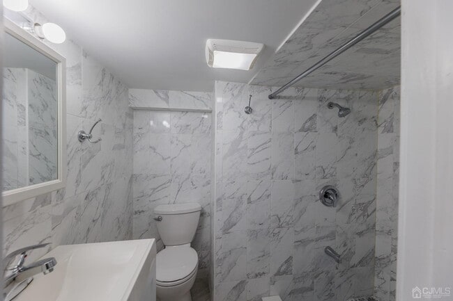 Building Photo - 52 Sharot St