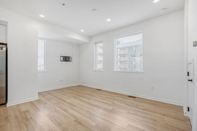 Building Photo - 3101 W 47th Ave