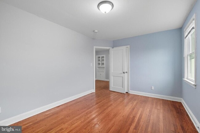 Building Photo - 3919 R St SE