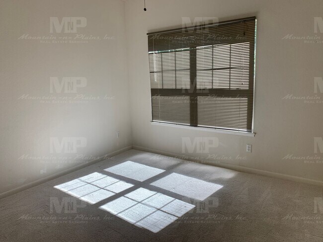 Building Photo - 5225 White Willow Dr