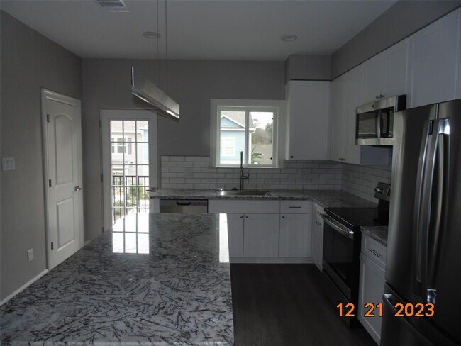 Building Photo - 5262 Ella Blvd