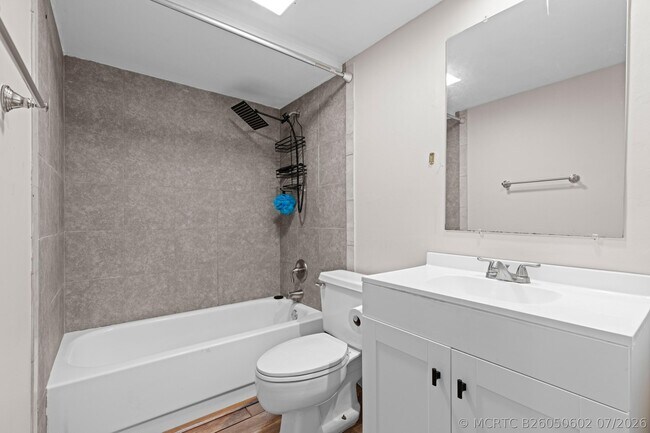 Building Photo - 1405 14th Ln