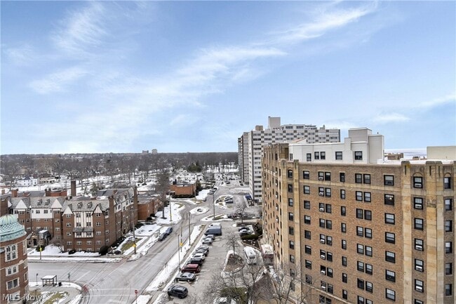 Building Photo - 12500 Edgewater Dr