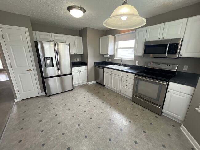 Building Photo - 3 bedroom, 2 bathroom single story home in Pickerington